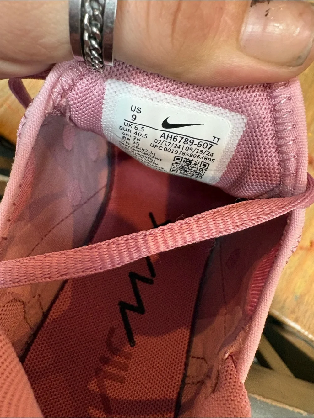 NWOT Nike Women's Air Max 270 Pink and Black Low-Top Sneakers